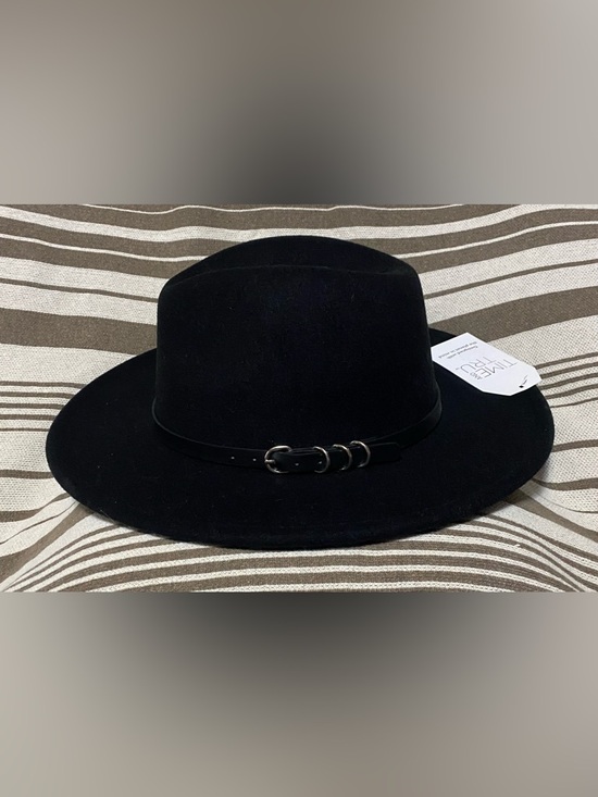 Time and Tru Accessories - Black fedora with ring buckle accent